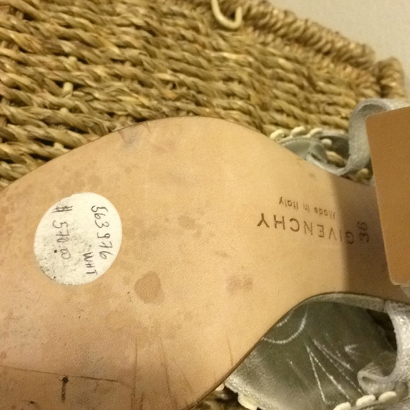 ⚡️Givenchy metallic leather lace heart block heels - Picture 15 of 16